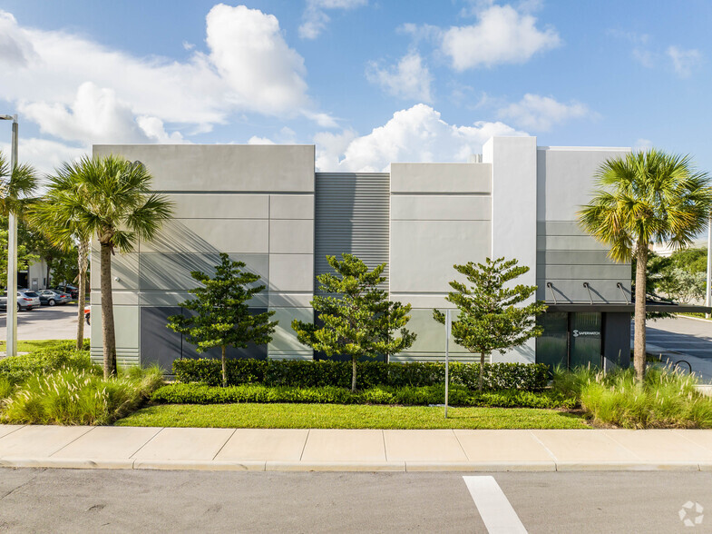 3420 NW 27th Ave, Pompano Beach, FL for lease - Building Photo - Image 3 of 19