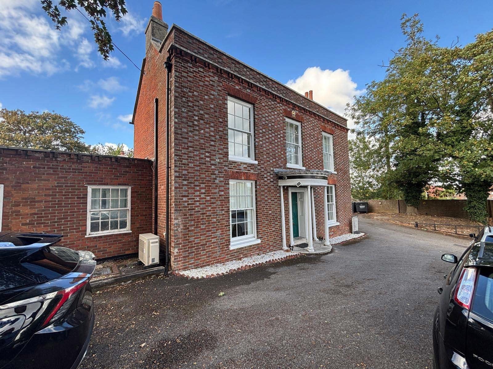 99 Gosport Rd, Fareham for lease Building Photo- Image 1 of 2