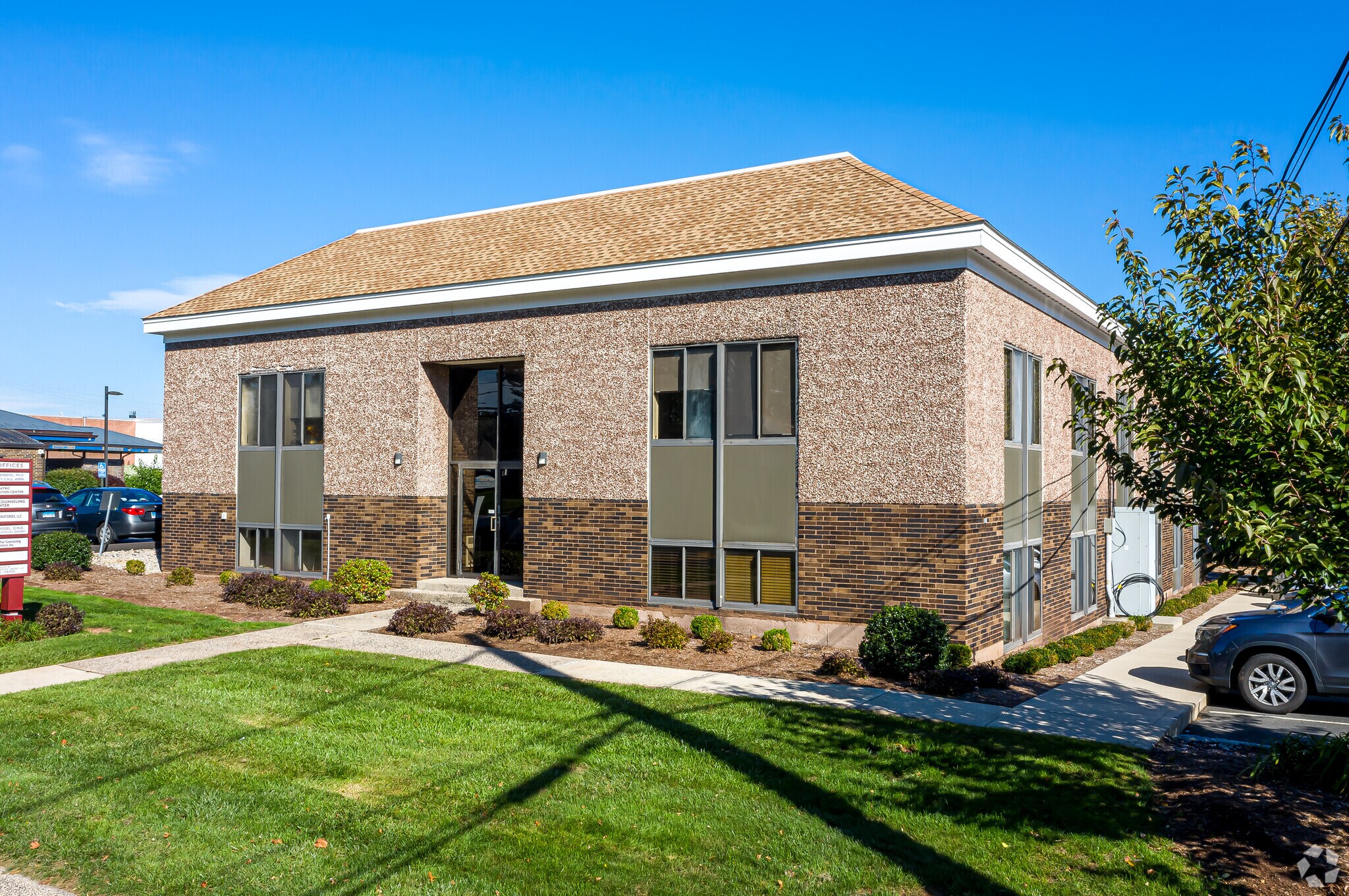 1268 Main St, Newington, CT for sale Primary Photo- Image 1 of 1