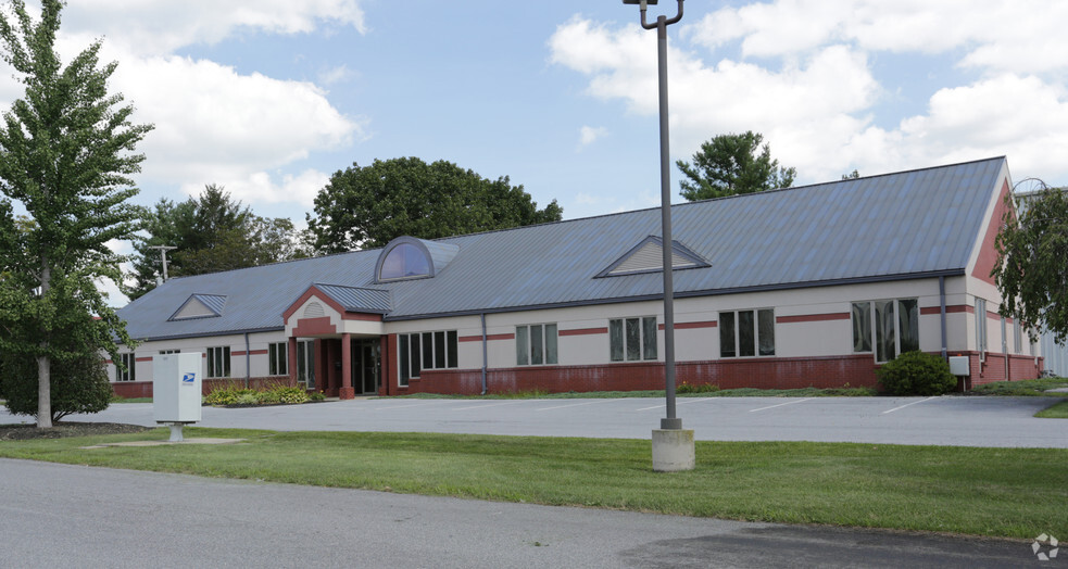 352 E Main St, Leola, PA for lease - Building Photo - Image 3 of 5