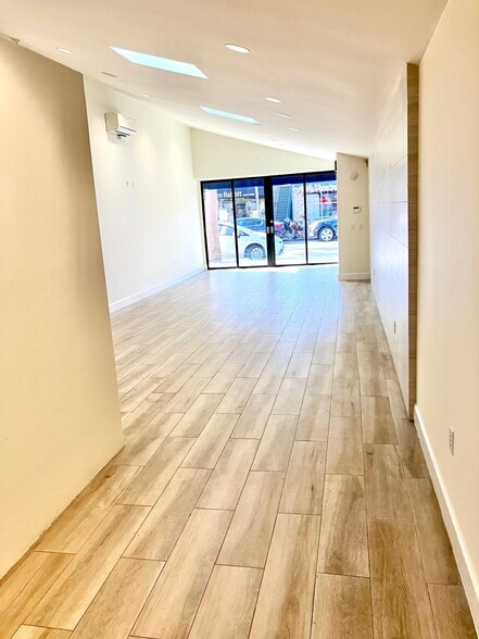 218 Marine Ave, Newport Beach, CA for lease - Building Photo - Image 3 of 8