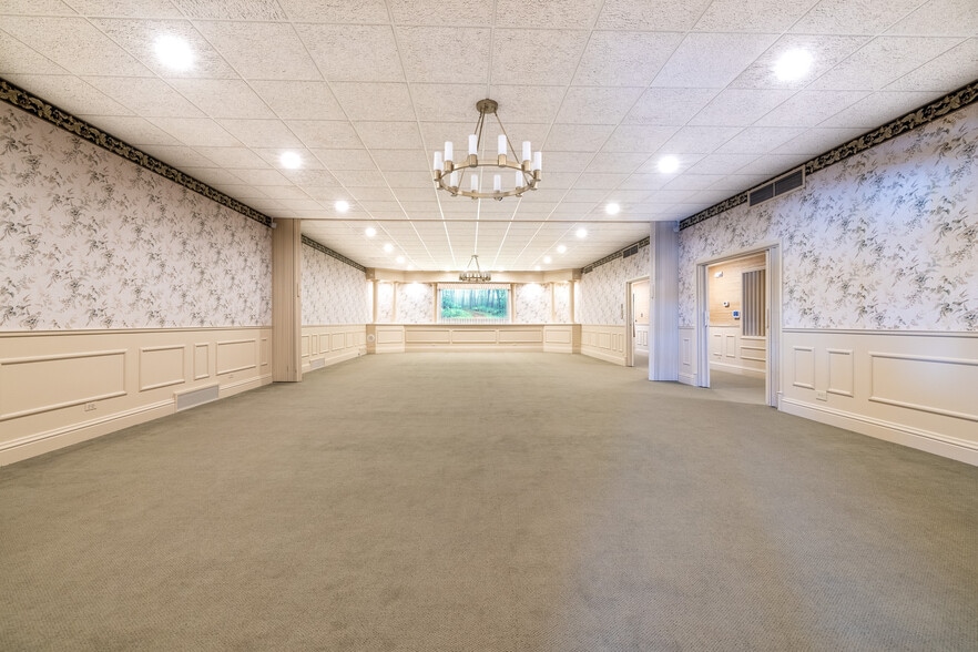 12 N Pistakee Lake Rd, Fox Lake, IL for lease - Building Photo - Image 2 of 9