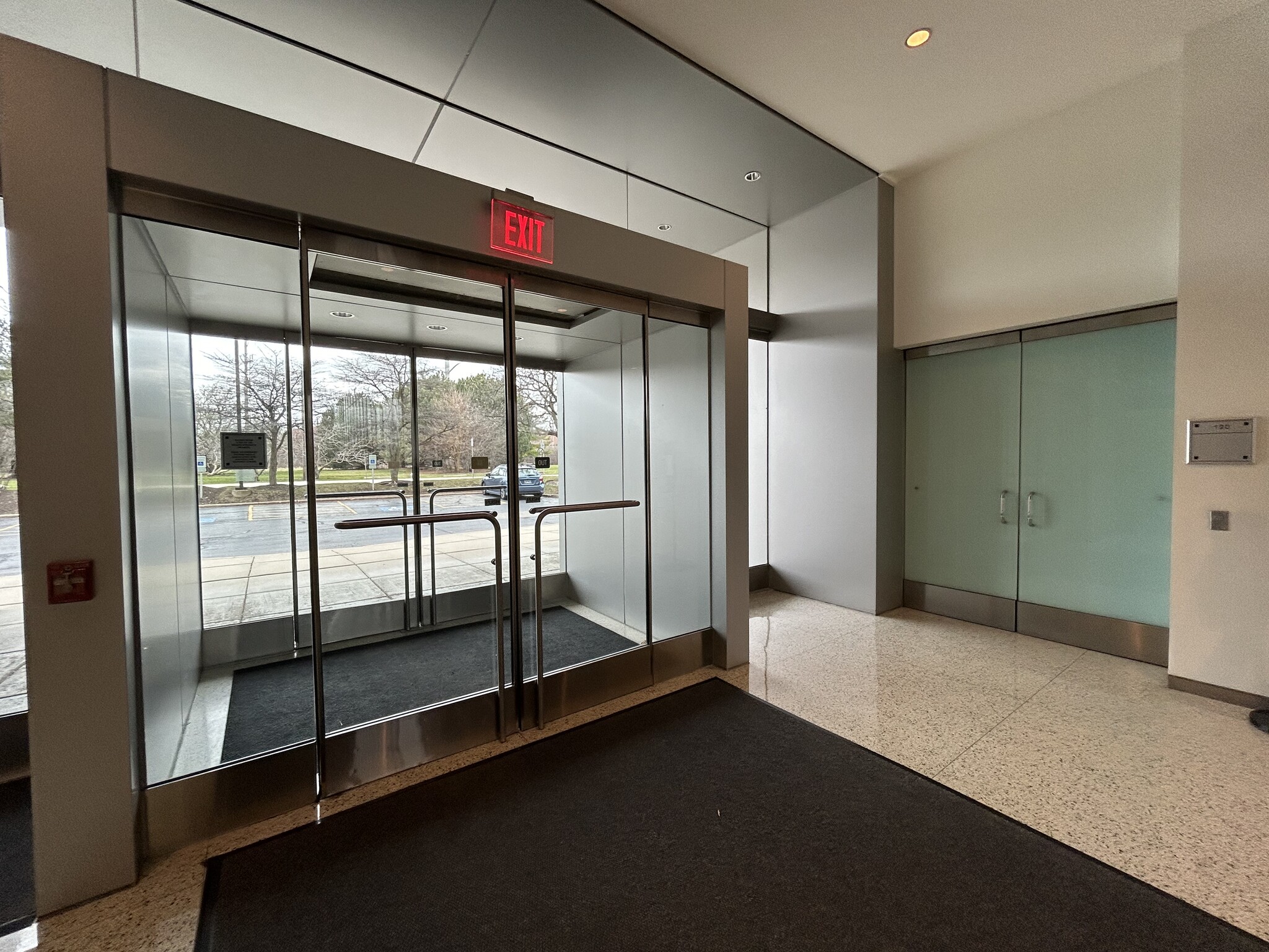 5202 Old Orchard Rd, Skokie, IL for lease Interior Photo- Image 1 of 4