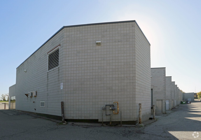50 Valleywood Dr, Markham, ON for lease - Building Photo - Image 3 of 5