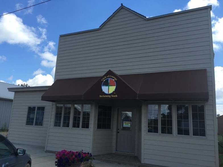 104 N Main St, Lennox, SD 57039