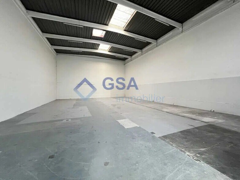 Office in Bondoufle for lease - Interior Photo - Image 2 of 8