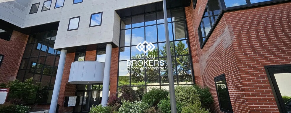 Office in Le Pecq for lease - Building Photo - Image 1 of 6