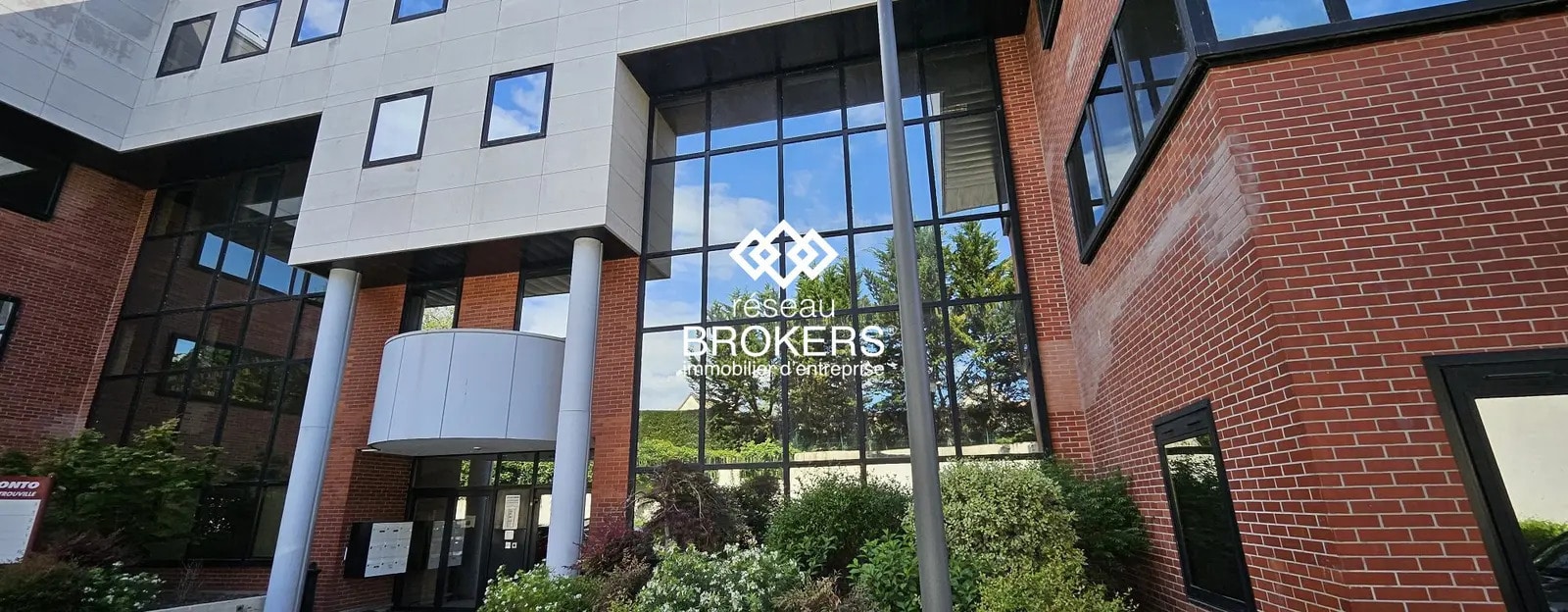 Office in Le Pecq for lease Building Photo- Image 1 of 7