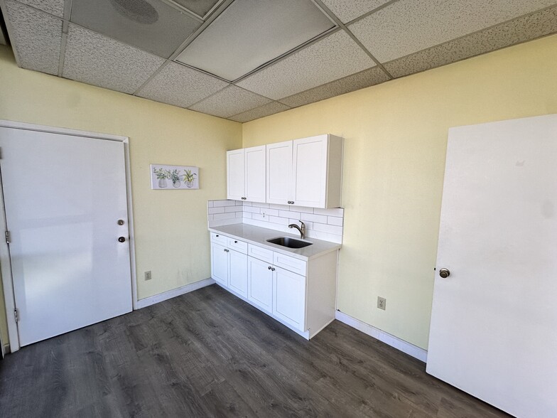 2655 N 37th Dr, Phoenix, AZ for lease - Interior Photo - Image 3 of 6