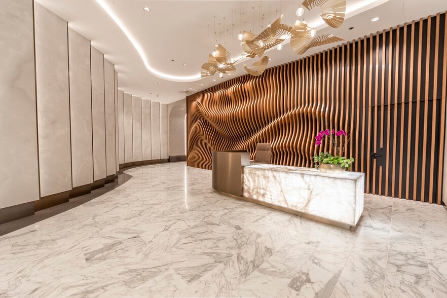 1-15 E Oak St, Chicago, IL for lease - Interior Photo - Image 1 of 5