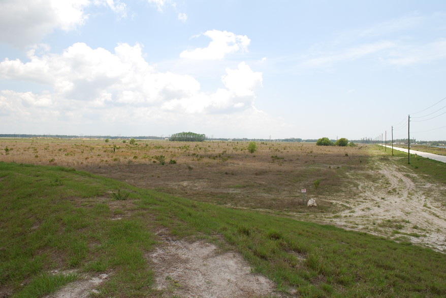 16281-16291 Domestic Ave, Fort Myers, FL for sale - Primary Photo - Image 1 of 1