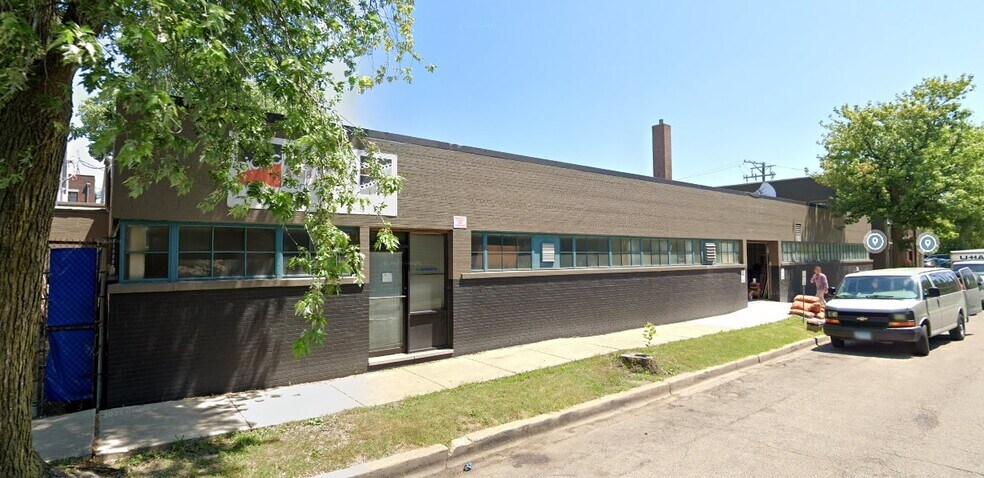 ROGERS PARK MULTI-BUILDING INVESTMENT portfolio of 3 properties for sale on LoopNet.com - Building Photo - Image 3 of 8