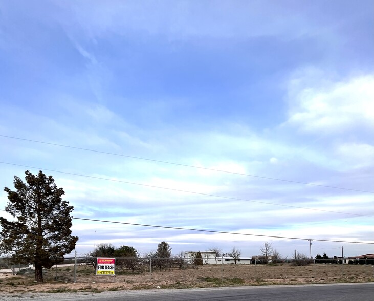 8006 Molinar, Carlsbad, NM for lease - Primary Photo - Image 3 of 9