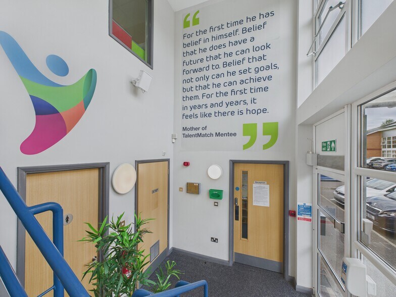 Inward Way, Ellesmere Port for lease - Interior Photo - Image 3 of 17