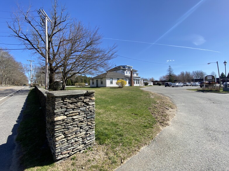 201 Forest Ave, Middletown, RI for sale - Building Photo - Image 1 of 1