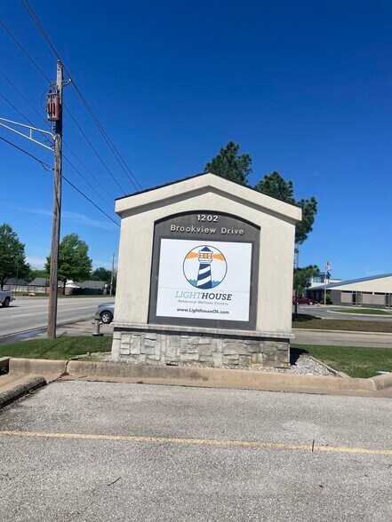 1202 Brookview Dr, Ardmore, OK for lease - Building Photo - Image 3 of 16