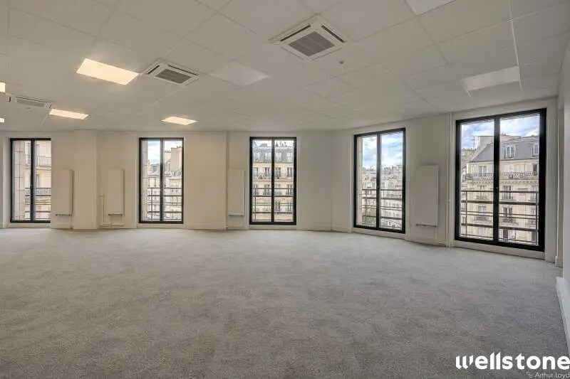 13 Place Kossuth, Paris for lease - Building Photo - Image 2 of 23