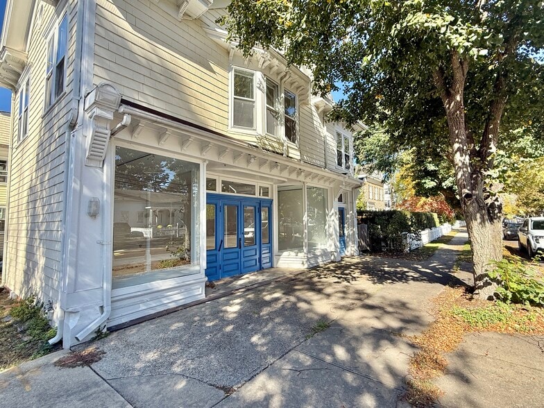 290 Main St, Sag Harbor, NY for lease - Building Photo - Image 2 of 9