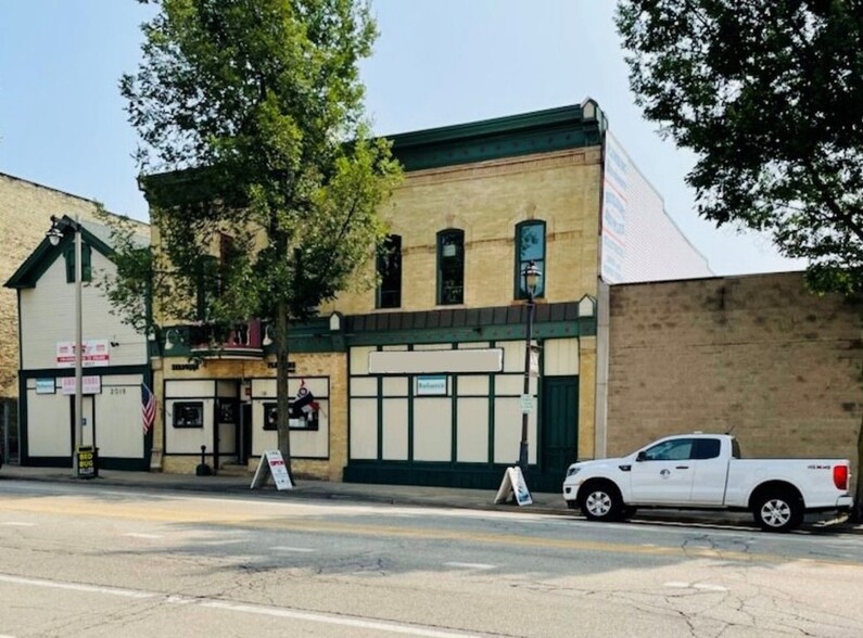 Multiple Retail Buildings w/ Parking Lot portfolio of 3 properties for sale on LoopNet.com - Building Photo - Image 1 of 1