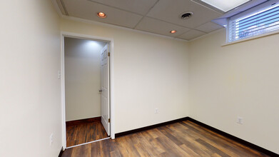 410 Maple Ave W, Vienna, VA for lease Interior Photo- Image 2 of 21