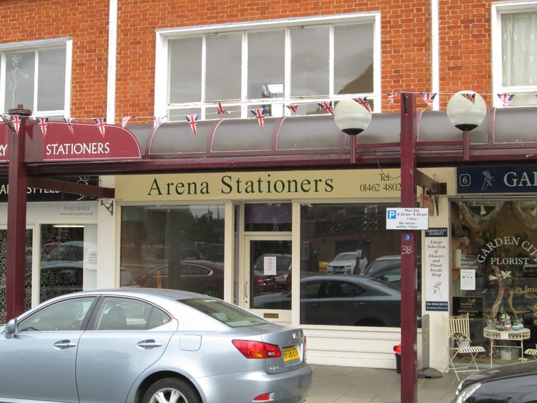 5 Arena Parade, Letchworth Garden City for sale - Primary Photo - Image 1 of 1