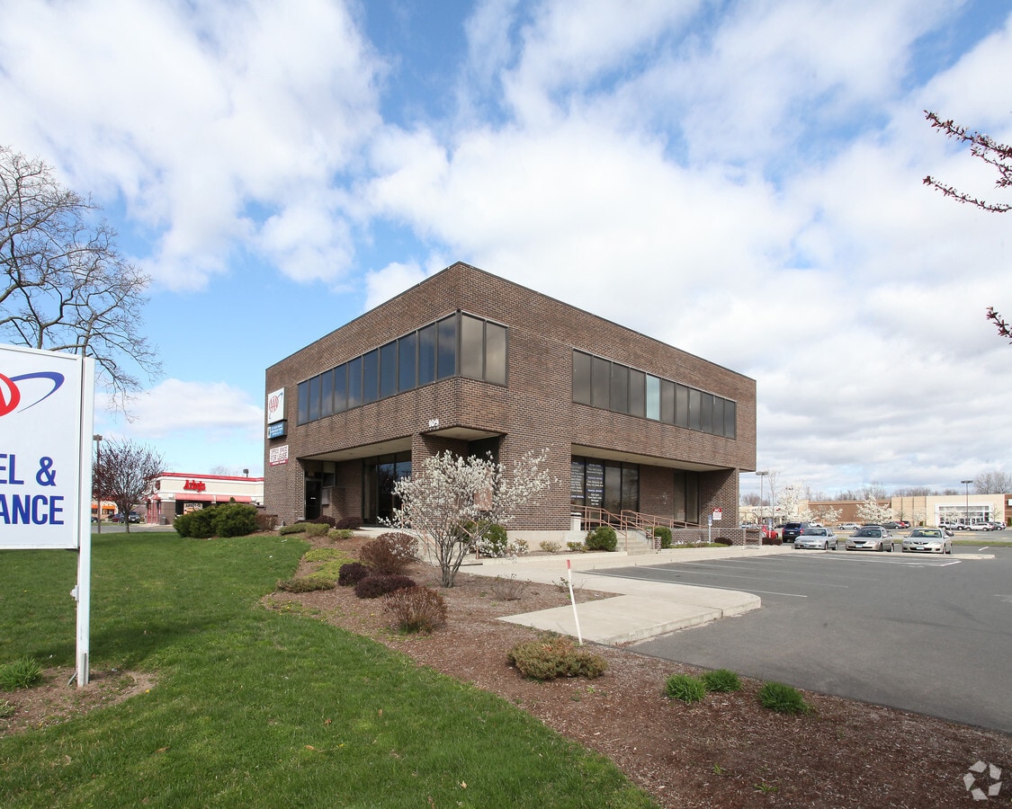 109 Elm St, Enfield, CT 06082