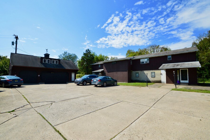 1269 Easton Rd, Riegelsville, PA 18077