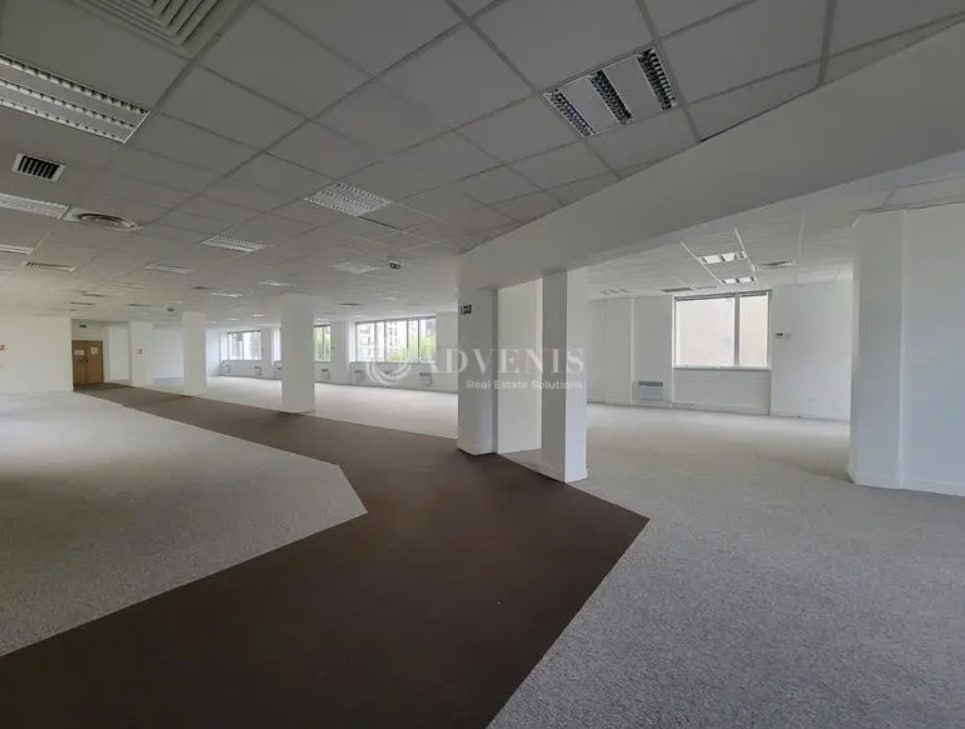 Office in Saint-Ouen-sur-Seine for lease Interior Photo- Image 1 of 2