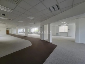 Office in Saint-Ouen-sur-Seine for lease Interior Photo- Image 1 of 2