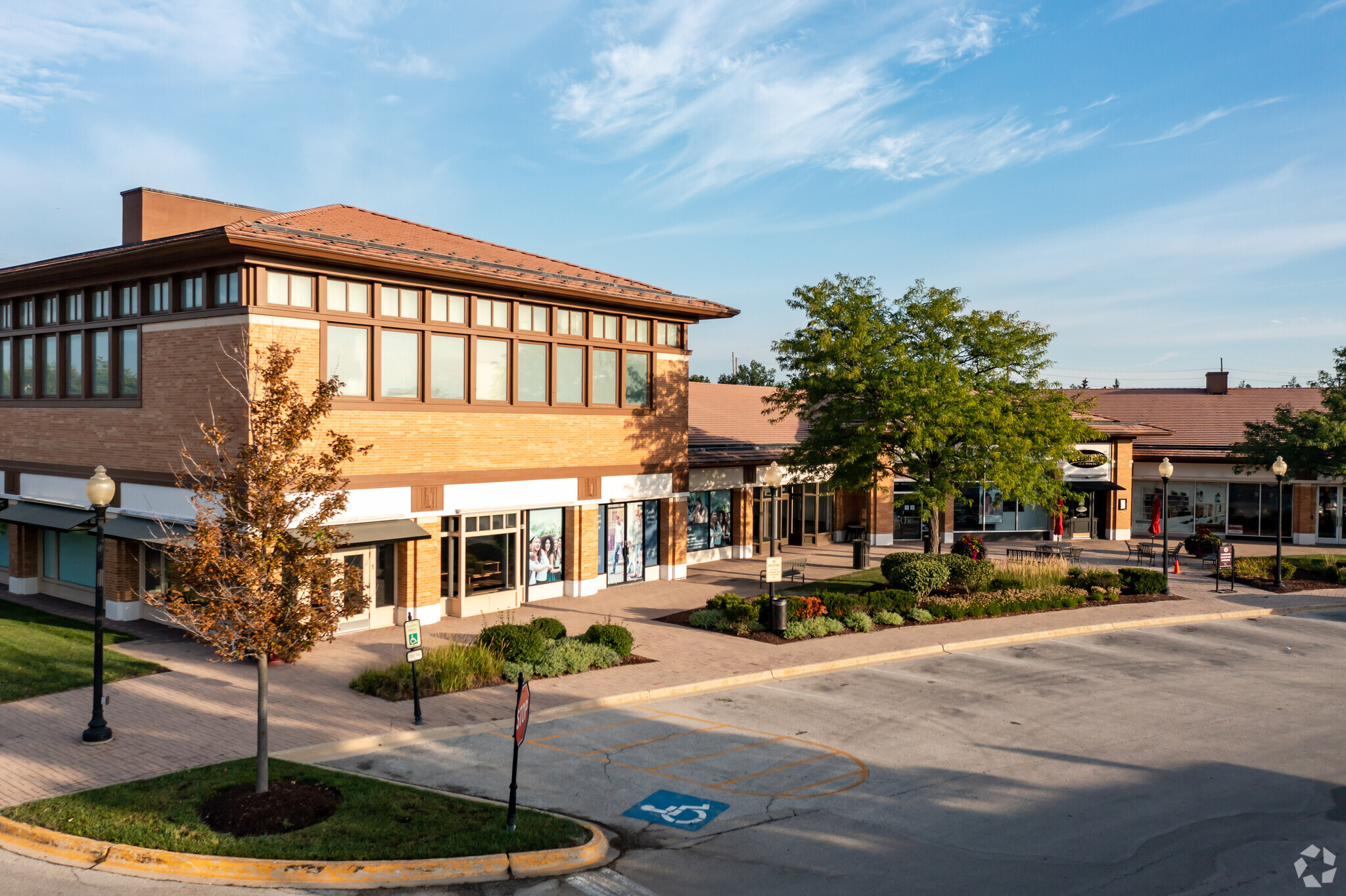 1-87 Town Sq, Wheaton, IL for sale Primary Photo- Image 1 of 1