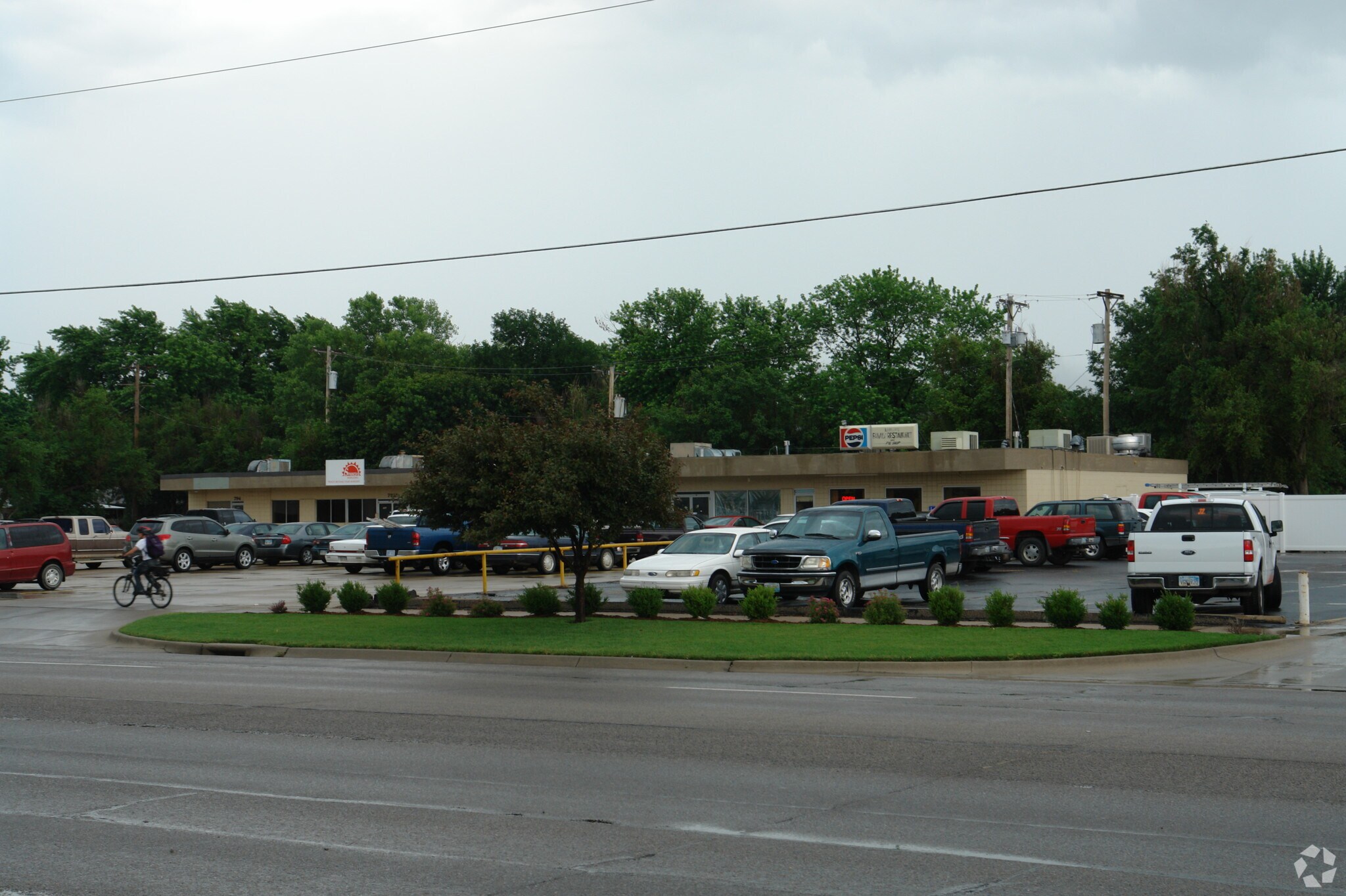 784-792 N West St, Wichita, KS for sale Primary Photo- Image 1 of 1