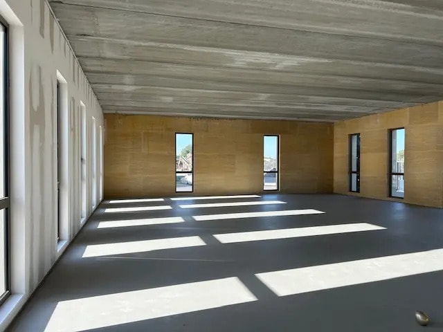 Office in Lançon-Provence for lease - Building Photo - Image 2 of 8