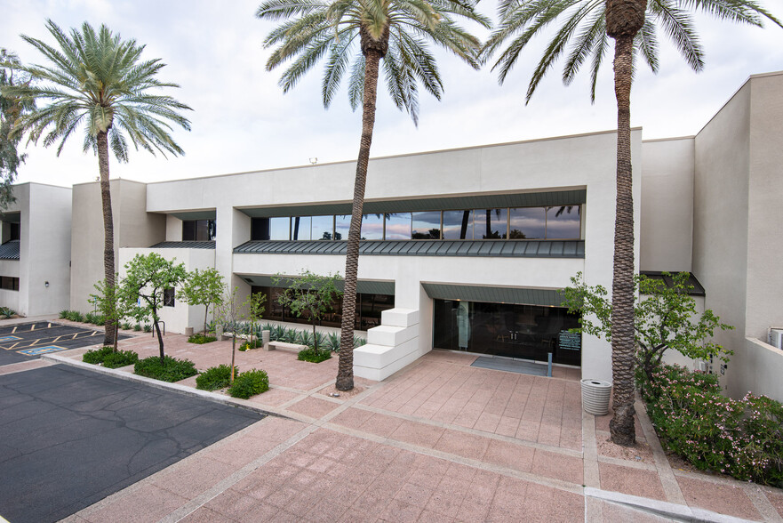 2141 E Camelback Rd, Phoenix, AZ for lease - Building Photo - Image 3 of 9