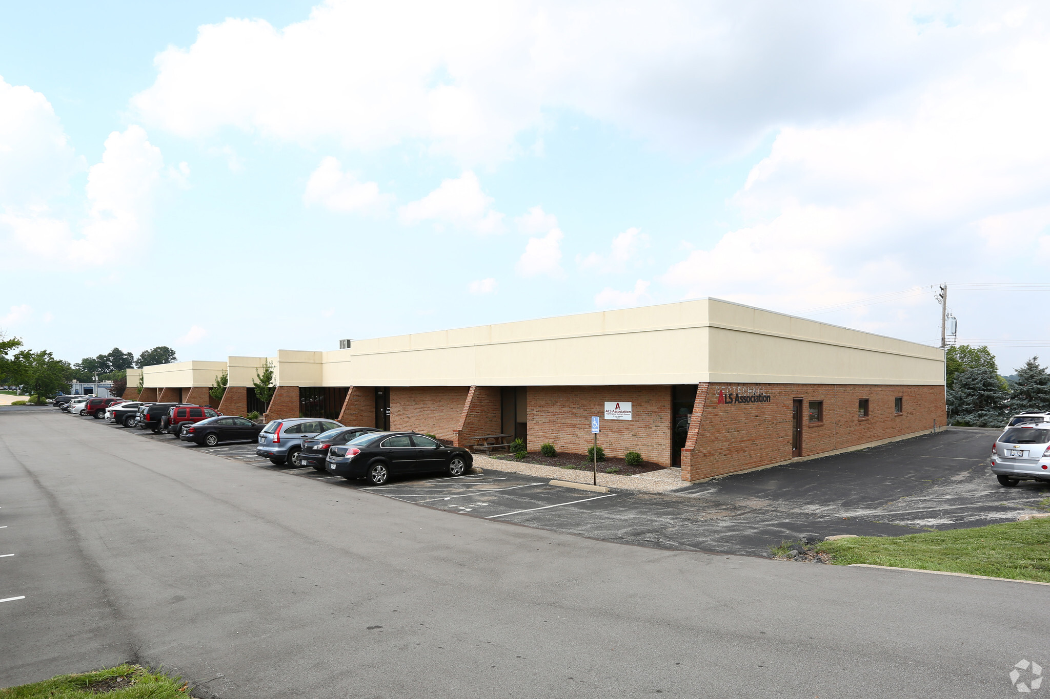 2258-2294 Weldon Pky, Saint Louis, MO for lease Building Photo- Image 1 of 4