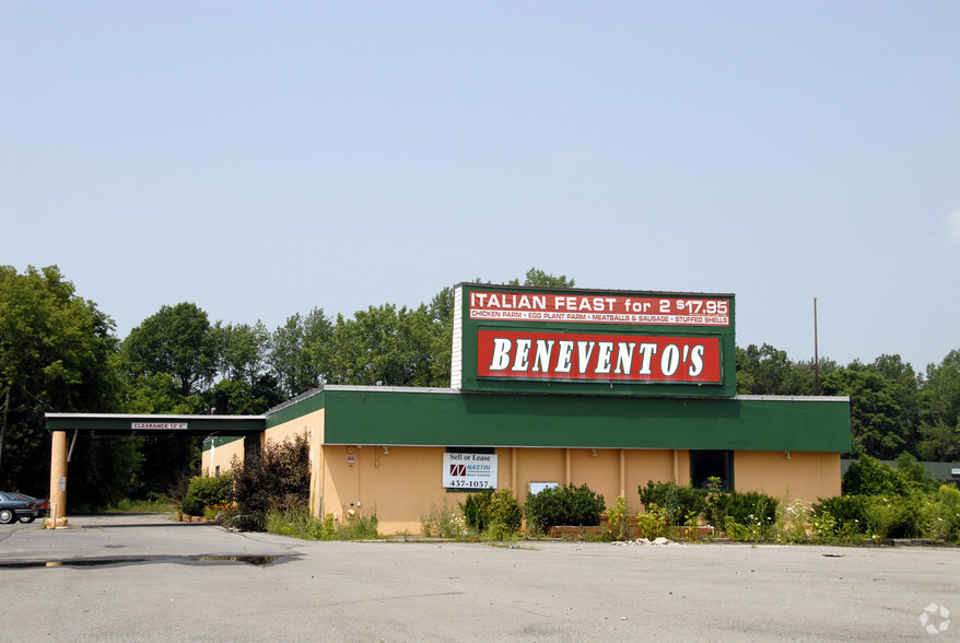 3705 Brewerton Rd, Syracuse, NY for lease - Building Photo - Image 3 of 7