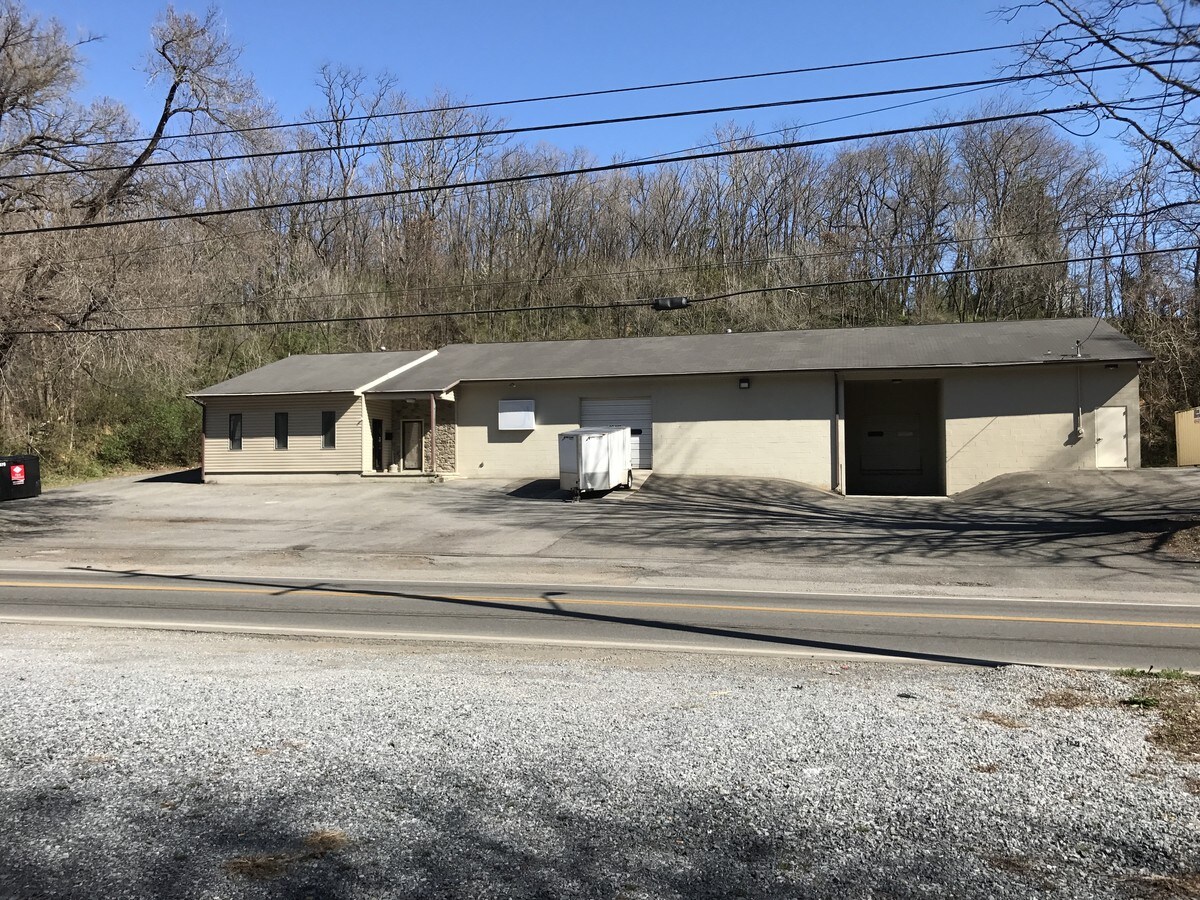 2329 Hollins Rd NE, Roanoke, VA 24012