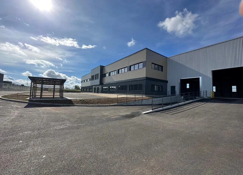 Flex in Colombier-Saugnieu for lease - Building Photo - Image 1 of 4