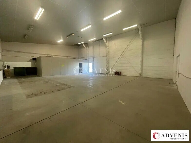 Flex in Mérignac for lease - Interior Photo - Image 1 of 4