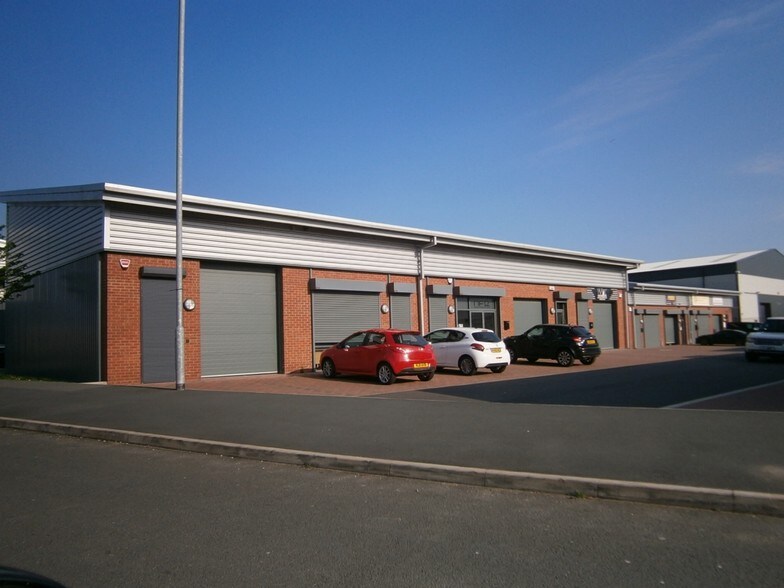 Commercial Rd, Darwen for lease - Primary Photo - Image 1 of 5