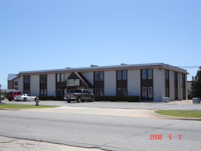 804 W Curtis Dr, Midwest City, OK for sale - Building Photo - Image 3 of 4