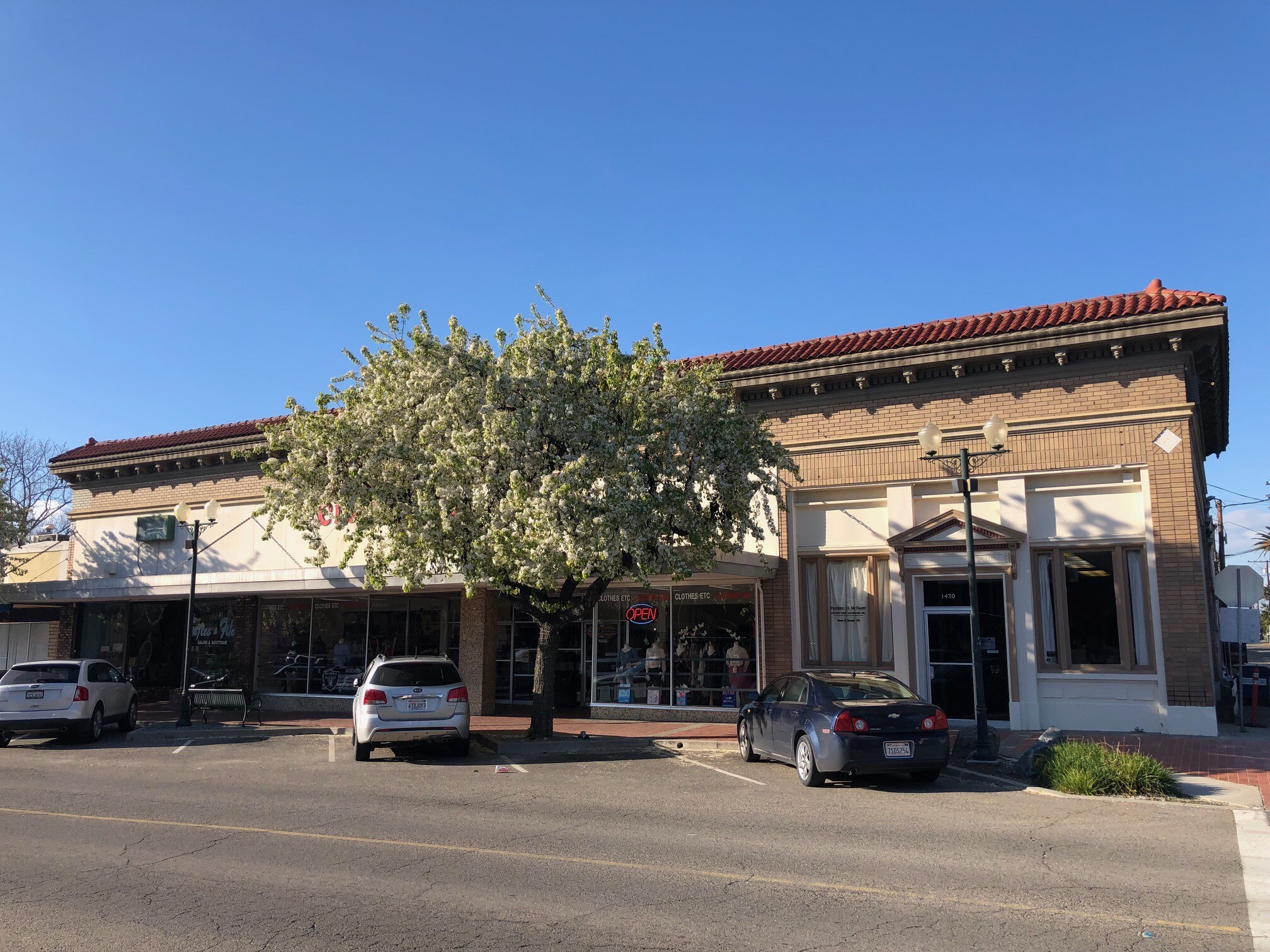 14321440 7th St, Sanger, CA 93657