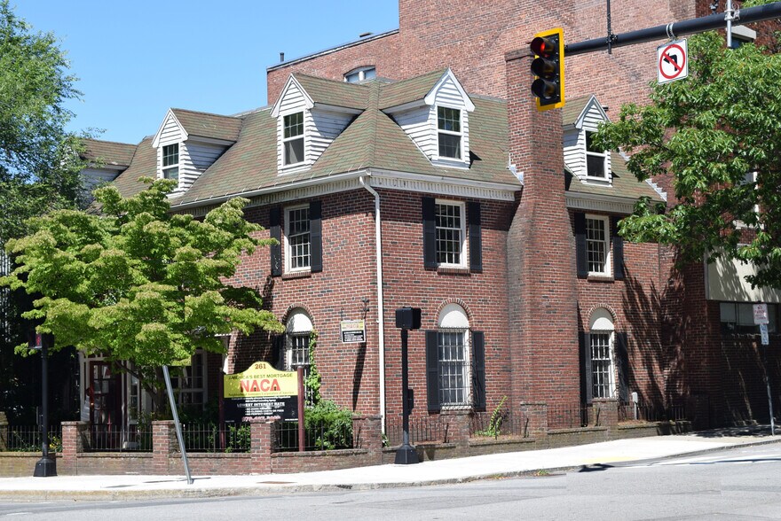 261 Common St, Lawrence, MA for sale - Building Photo - Image 1 of 1