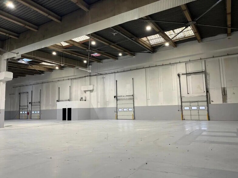 Industrial in SAINT-OUEN-L'AUMONE for lease - Interior Photo - Image 3 of 20
