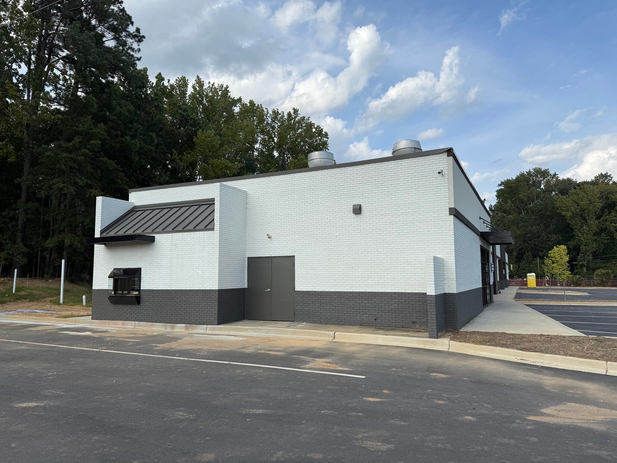 2600 E Main St, Spartanburg, SC for lease Building Photo- Image 1 of 6