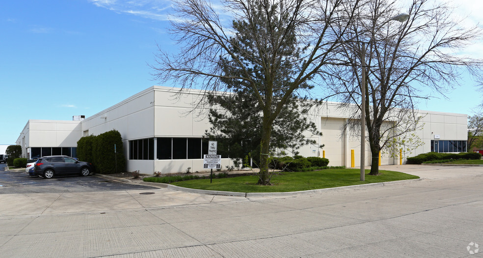 351-425 Country Club Dr, Bensenville, IL for lease - Building Photo - Image 3 of 10