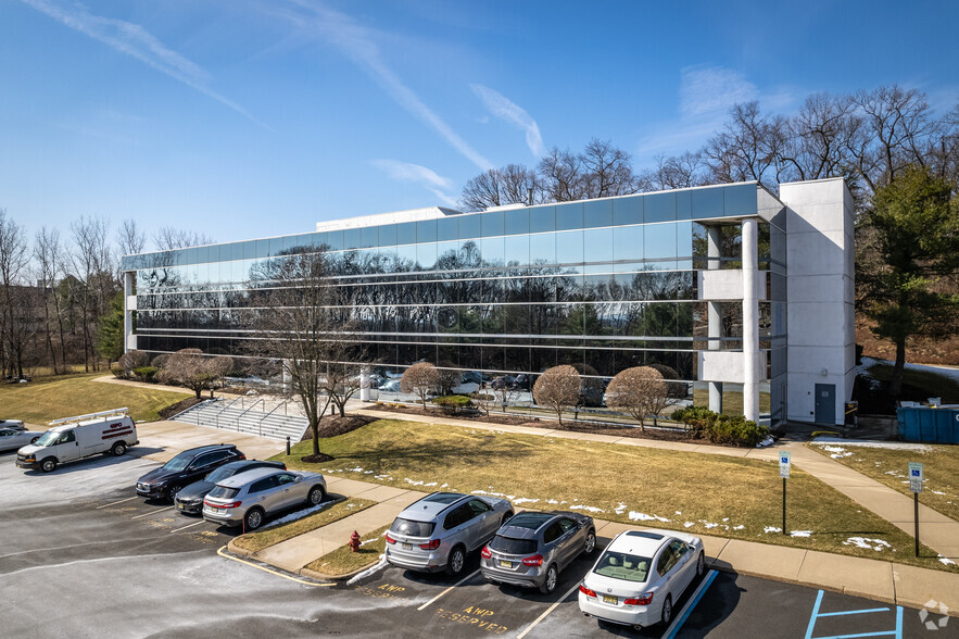 14 Walsh Dr, Parsippany, NJ for lease - Building Photo - Image 3 of 16