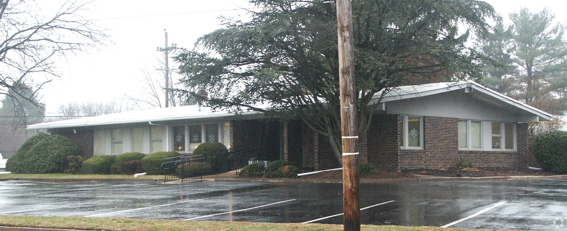 1310 Frosty Hollow Rd, Levittown, PA 19056