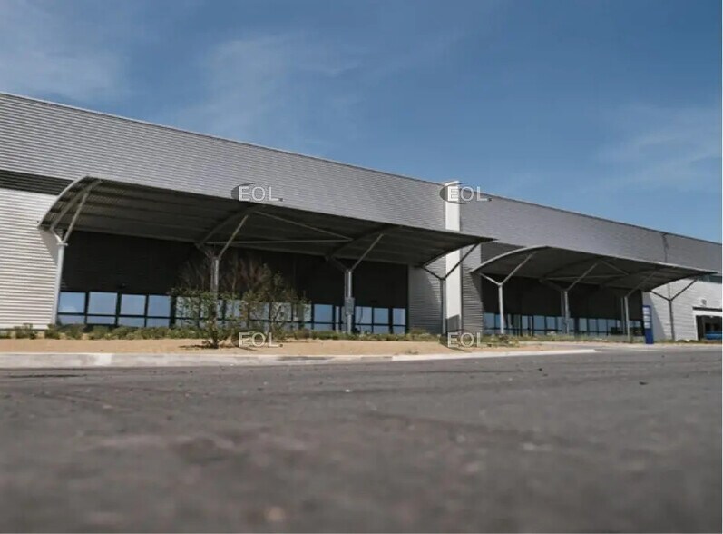 Industrial in Sevrey for lease - Building Photo - Image 3 of 8