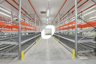 Industrial in Thiais for lease Interior Photo- Image 1 of 12