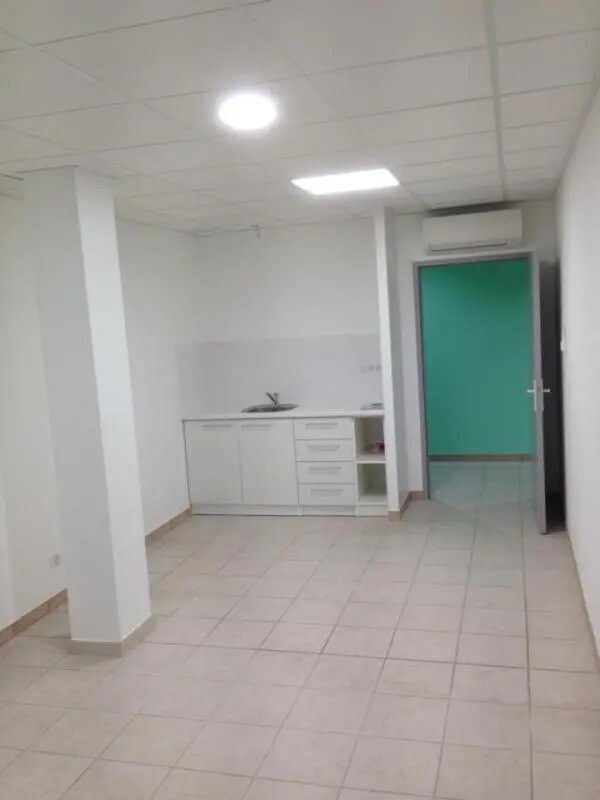 Flex in Canals for lease Interior Photo- Image 1 of 4